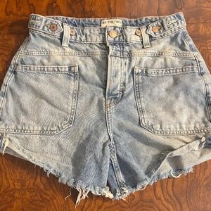 We The Free Distressed Denim Shorts Frayed Hem Button Fly Sz 28